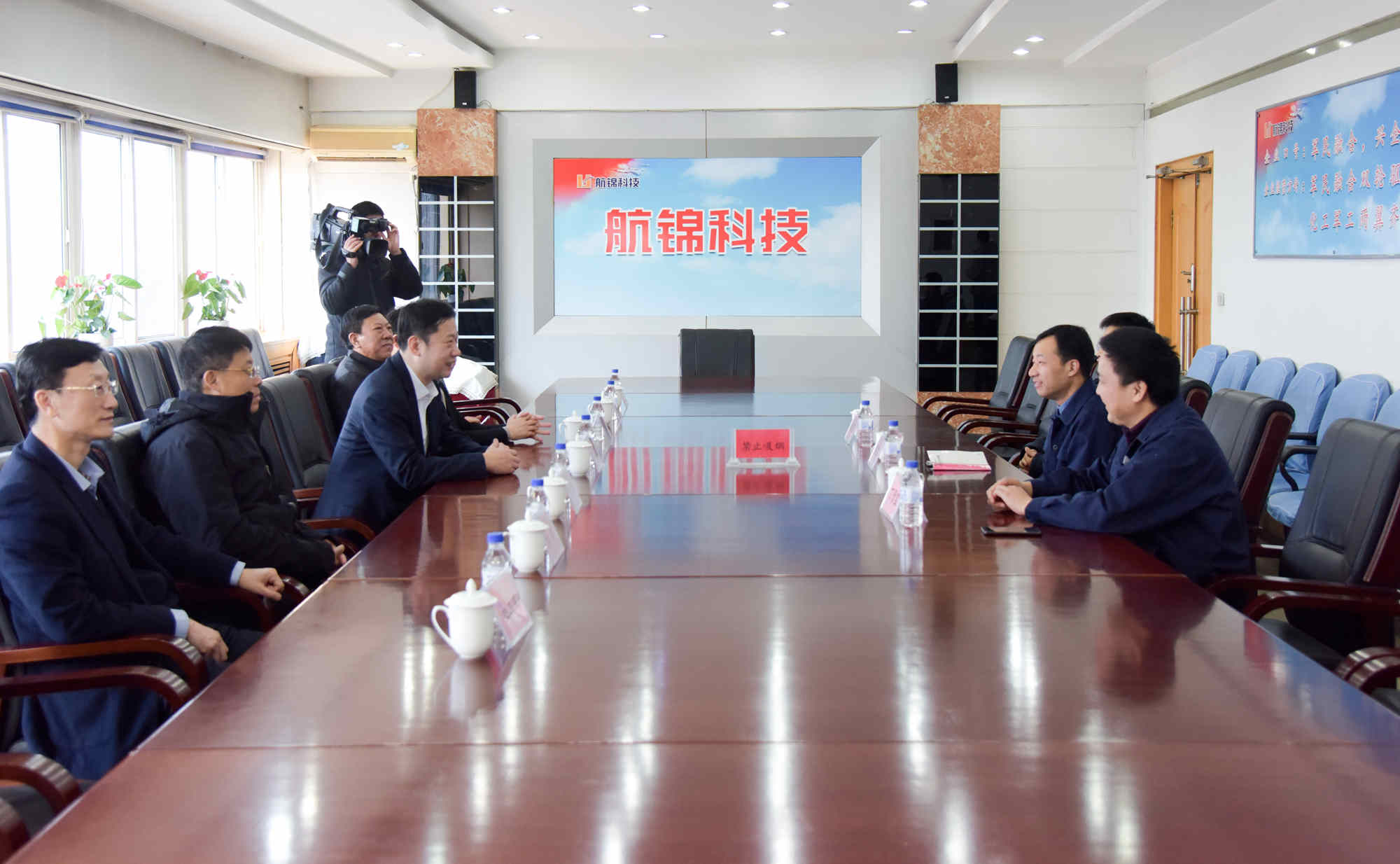 連山區(qū)區(qū)委書(shū)記劉永熙攜四大班子來(lái)公司走訪調(diào)研