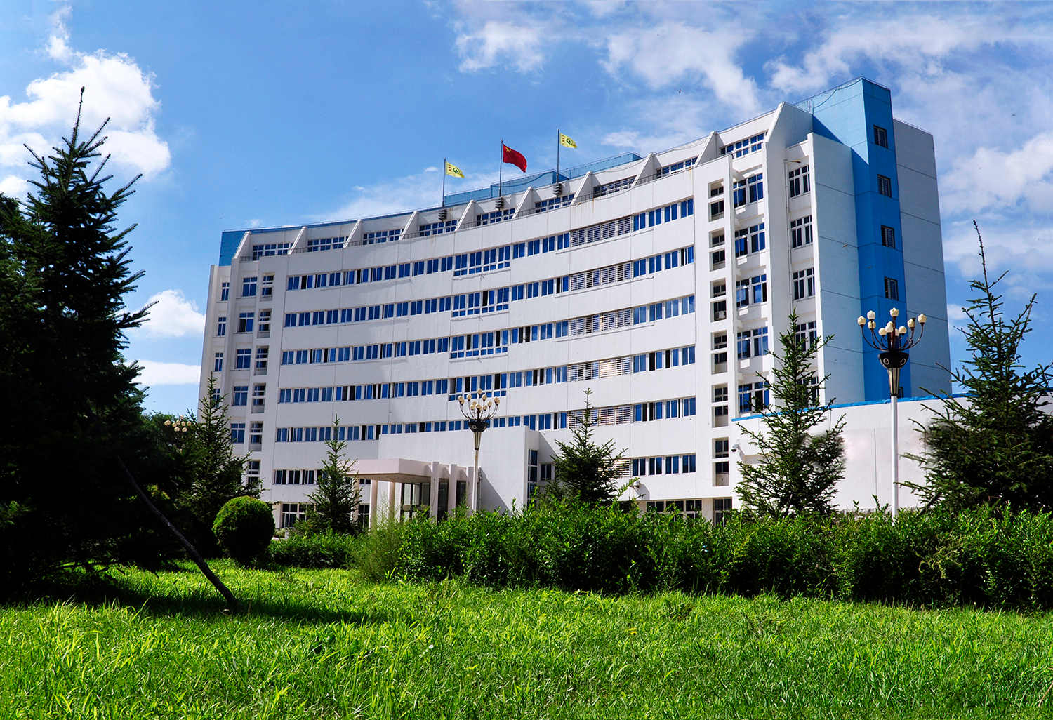 總經(jīng)理丁貴寶在公司五月份月度例會上要求： 嚴(yán)抓安全、環(huán)保工作不放松 加速推進(jìn)技改項目