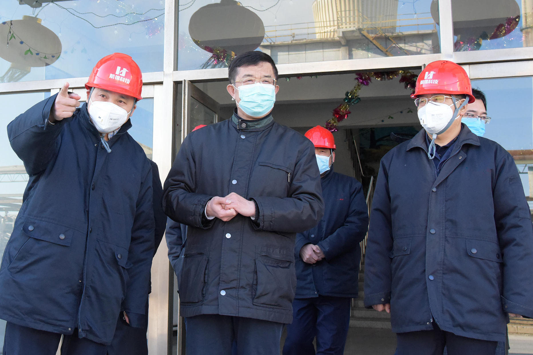 葫蘆島市委書記王健對航錦科技向社會無償捐贈次氯酸鈉（消毒液）給予高度肯定